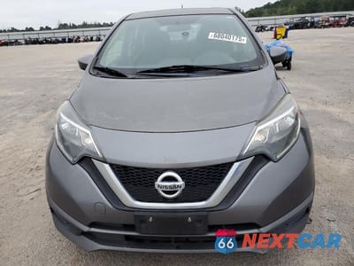 Piąte zdjęcie samochodu w środku: 2018 NISSAN VERSA NOTE S VIN:3N1CE2CP7JL367178 - miniatura