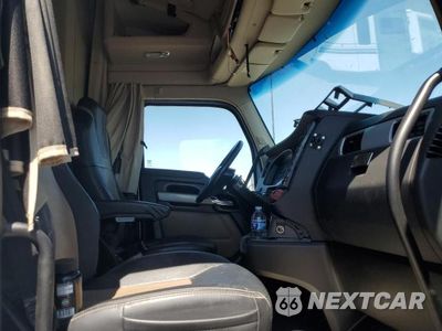 Piąte zdjęcie samochodu w środku: 2023 KENWORTH CONSTRUCT VIN:1XKYD49X1PJ251102 - miniatura