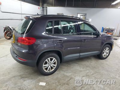 Trzecie zdjęcie samochodu z tyłu: 2016 VOLKSWAGEN TIGUAN S VIN:WVGBV7AX4GW608587 - miniatura