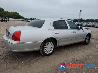 Trzecie zdjęcie samochodu z tyłu: 2005 LINCOLN TOWN CAR SIGNATURE VIN:1LNHM81W65Y650903 - miniatura
