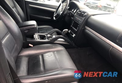 Piąte zdjęcie samochodu w środku: 2010 PORSCHE CAYENNE VIN:WP1AA2AP9ALA03826 - miniatura