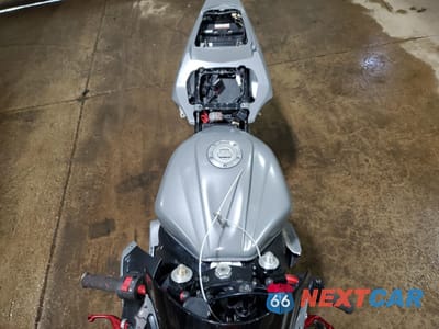 Piąte zdjęcie samochodu w środku: 2005 YAMAHA YZFR6 L VIN:JYARJ06E65A025408 - miniatura