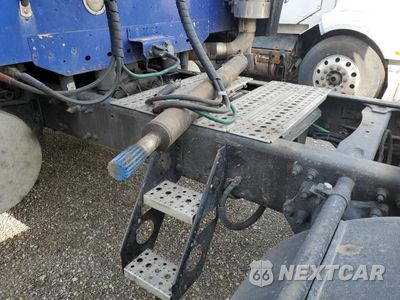 Zdjęcie 9 z 10 samochodu: 2007 FREIGHTLINER CONVENTION - TRUCKS VIN:1FUJBBCK07LX11237 - miniatura