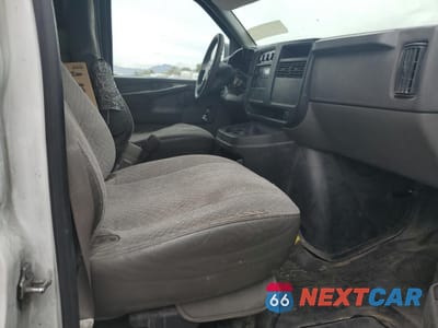 Zdjęcie 10 z 12 samochodu: 2005 CHEVROLET EXPRESS G3500 VIN:1GBHG31UX51157915 - miniatura