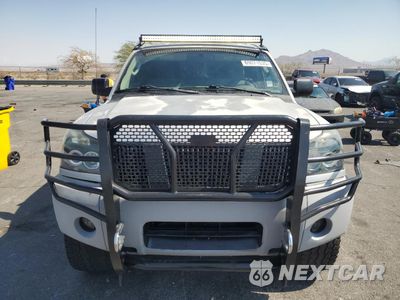 Piąte zdjęcie samochodu w środku: 2005 NISSAN TITAN XE VIN:1N6AA06AX5N534017 - miniatura