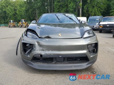 Piąte zdjęcie samochodu w środku: 2025 PORSCHE MACAN 4S VIN:WP1AB2XA3SL152425 - miniatura