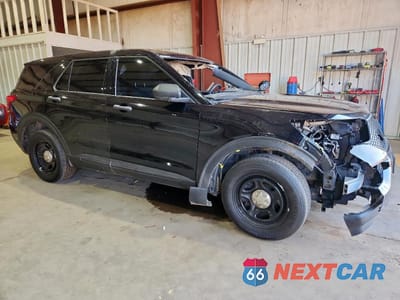 Czwarte zdjęcie samochodu z boku: 2023 FORD EXPLORER POLICE INTERCEPTOR VIN:1FM5K8AB9PGA32330 - miniatura