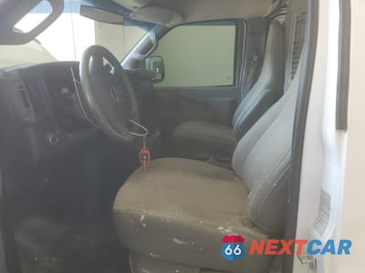 Zdjęcie 7 z 13 samochodu: 2017 GMC SAVANA G2500 VIN:1GTW7AFF0H1912284 - miniatura
