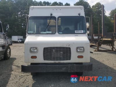 Piąte zdjęcie samochodu w środku: 2021 FORD ECONOLINE E450 SUPER DUTY COMMERCIAL STRIPPED CHASSIS DELIVERY TRUCK OR VAN DELIVERY VAN VIN:1FC3E4KK0MDC17471 - miniatura