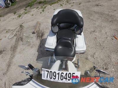 Piąte zdjęcie samochodu w środku: 2012 HARLEY-DAVIDSON FLHTCU ULTRA CLASSIC ELECTRA GLIDE VIN:1HD1FCM19CB681032 - miniatura