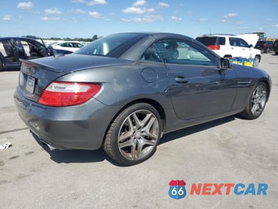 Trzecie zdjęcie samochodu z tyłu: 2015 MERCEDES-BENZ SLK 250 VIN:WDDPK4HA8FF104065 - miniatura