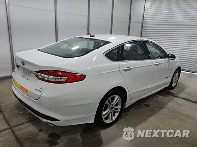 Trzecie zdjęcie samochodu z tyłu: 2018 FORD FUSION SE HYBRID VIN:3FA6P0LU3JR281920 - miniatura