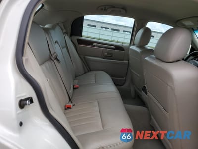 Zdjęcie 10 z 15 samochodu: 2007 LINCOLN TOWN CAR SIGNATURE VIN:1LNHM81W27Y623751 - miniatura