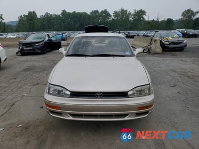 Piąte zdjęcie samochodu w środku: 1993 TOYOTA CAMRY LE VIN:4T1SK12E2PU318900 - miniatura