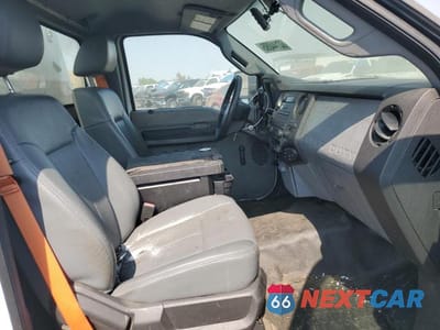 Piąte zdjęcie samochodu w środku: 2013 FORD F350 SD - UTILITY TRUCK - PRIOR FLEET VIN:1FDRF3A62DEB92617 - miniatura