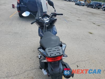 Zdjęcie 6 z 10 samochodu: 2018 HONDA PCX 150 VIN:RLHKF1800JY300559 - miniatura