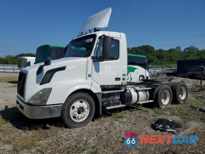 Drugie zdjęcie samochodu z przodu: 2016 VOLVO VNL SEMI TRUCK VIN:4V4NC9EG3GN947316 - miniatura