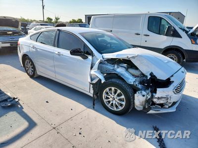 Czwarte zdjęcie samochodu z boku: 2018 FORD FUSION S VIN:3FA6P0G73JR235699 - miniatura