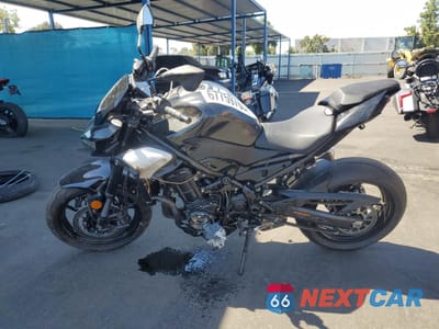 Trzecie zdjęcie samochodu z tyłu: 2025 KAWASAKI ZR900 S VIN:ML5ZRDS13SDA03090 - miniatura