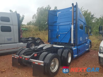 Czwarte zdjęcie samochodu z boku: 2020 VOLVO VN VNL - TRUCKS VIN:4V4NC9EH4LN242446 - miniatura