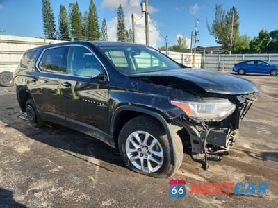 Czwarte zdjęcie samochodu z boku: 2019 CHEVROLET TRAVERSE LS VIN:1GNERFKW4KJ294765 - miniatura