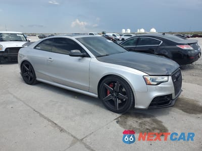 Czwarte zdjęcie samochodu z boku: 2013 AUDI RS5 VIN:WUAC6AFR5DA903173 - miniatura
