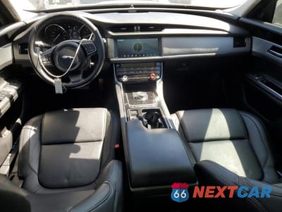 Zdjęcie 8 z 12 samochodu: 2019 JAGUAR XF PREMIUM VIN:SAJBJ4FX0KCY79164 - miniatura