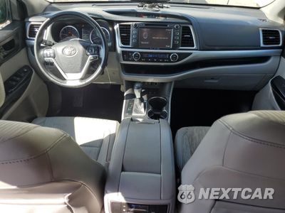 Zdjęcie 8 z 14 samochodu: 2018 TOYOTA HIGHLANDER LE VIN:5TDBZRFH5JS831377 - miniatura