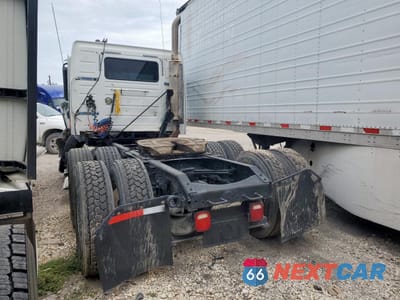 Trzecie zdjęcie samochodu z tyłu: 2008 VOLVO VNM SEMI TRUCK VIN:4V4MC9GF28N487616 - miniatura