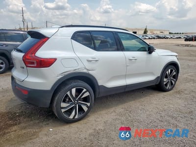 Trzecie zdjęcie samochodu z tyłu: 2025 VOLVO XC40 PLUS VIN:YV4L12UC5S2512349 - miniatura