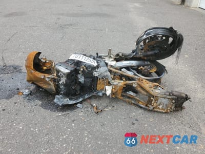 Trzecie zdjęcie samochodu z tyłu: 2009 YAMAHA FZ6 R VIN:JYARJ18E09A006692 - miniatura