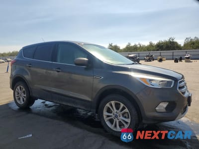 Czwarte zdjęcie samochodu z boku: 2019 FORD ESCAPE SE VIN:1FMCU9GD1KUB31234 - miniatura