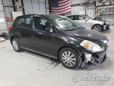 Czwarte zdjęcie samochodu z boku: 2010 NISSAN VERSA S VIN:3N1BC1CP1AL463514 - miniatura