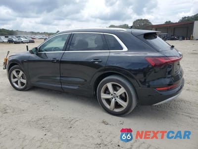 Drugie zdjęcie samochodu z przodu: 2019 AUDI E-TRON PREMIUM PLUS VIN:WA1LAAGE6KB008803 - miniatura