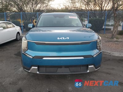 Piąte zdjęcie samochodu w środku: 2024 KIA EV9 WIND VIN:KNDAFFS51R6042573 - miniatura