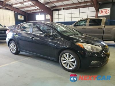 Czwarte zdjęcie samochodu z boku: 2014 KIA FORTE EX VIN:KNAFX4A87E5128292 - miniatura
