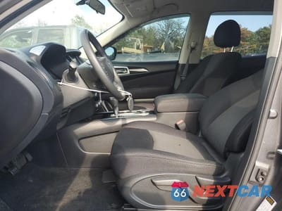 Piąte zdjęcie samochodu w środku: 2017 NISSAN PATHFINDER S VIN:5N1DR2MM5HC614967 - miniatura