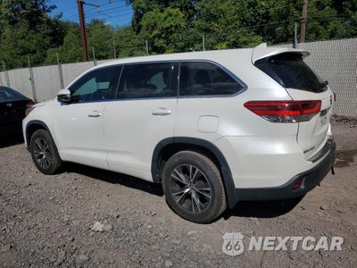 Drugie zdjęcie samochodu z przodu: 2018 TOYOTA HIGHLANDER LE VIN:5TDBZRFH5JS831377 - miniatura