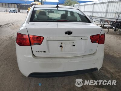 Zdjęcie 6 z 12 samochodu: 2013 KIA FORTE LX VIN:KNAFT4A21D5673152 - miniatura