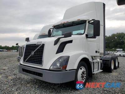 Drugie zdjęcie samochodu z przodu: 2016 VOLVO VNL SEMI TRUCK VIN:4V4NC9TH9GN965704 - miniatura