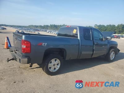 Trzecie zdjęcie samochodu z tyłu: 2011 CHEVROLET SILVERADO K1500 LT VIN:1GCRKSE39BZ455038 - miniatura