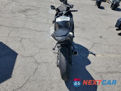 Zdjęcie 6 z 10 samochodu: 2020 YAMAHA YZFR3 A VIN:MH3RH18Y1LK004908 - miniatura