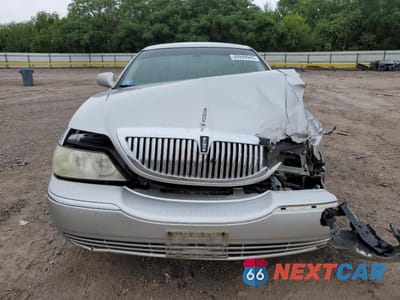 Piąte zdjęcie samochodu w środku: 2005 LINCOLN TOWN CAR SIGNATURE VIN:1LNHM81W65Y650903 - miniatura