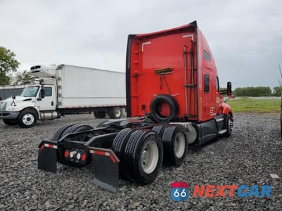 Czwarte zdjęcie samochodu z boku: 2016 KENWORTH T680 SEMI TRUCK VIN:1XKYDP9X3GJ124708 - miniatura