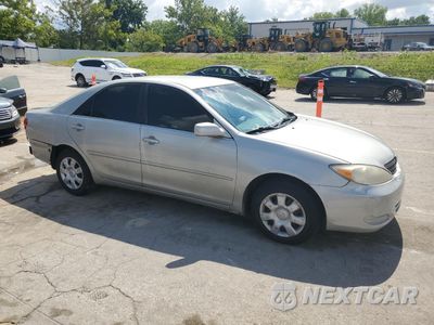 Czwarte zdjęcie samochodu z boku: 2003 TOYOTA CAMRY LE VIN:JTDBE32K330227911 - miniatura