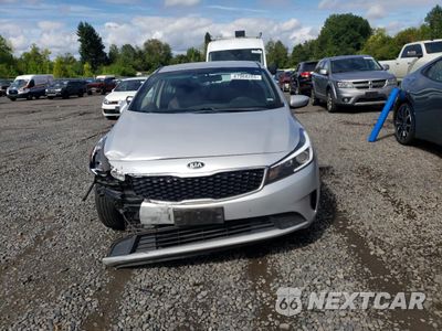 Piąte zdjęcie samochodu w środku: 2017 KIA FORTE LX VIN:3KPFK4A74HE160750 - miniatura
