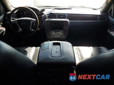 Zdjęcie 8 z 13 samochodu: 2007 GMC YUKON DENALI VIN:1GKFK63817J138292 - miniatura