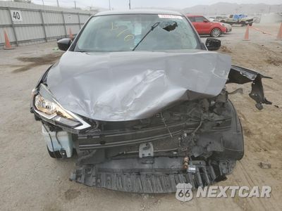 Piąte zdjęcie samochodu w środku: 2018 NISSAN SENTRA S VIN:3N1AB7AP2JY234668 - miniatura