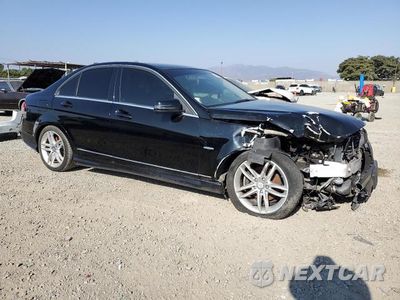 Czwarte zdjęcie samochodu z boku: 2012 MERCEDES-BENZ C 250 VIN:WDDGF4HB3CR219325 - miniatura