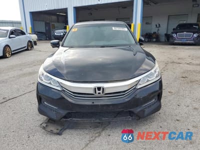 Piąte zdjęcie samochodu w środku: 2017 HONDA ACCORD EXL VIN:1HGCR2F84HA035806 - miniatura
